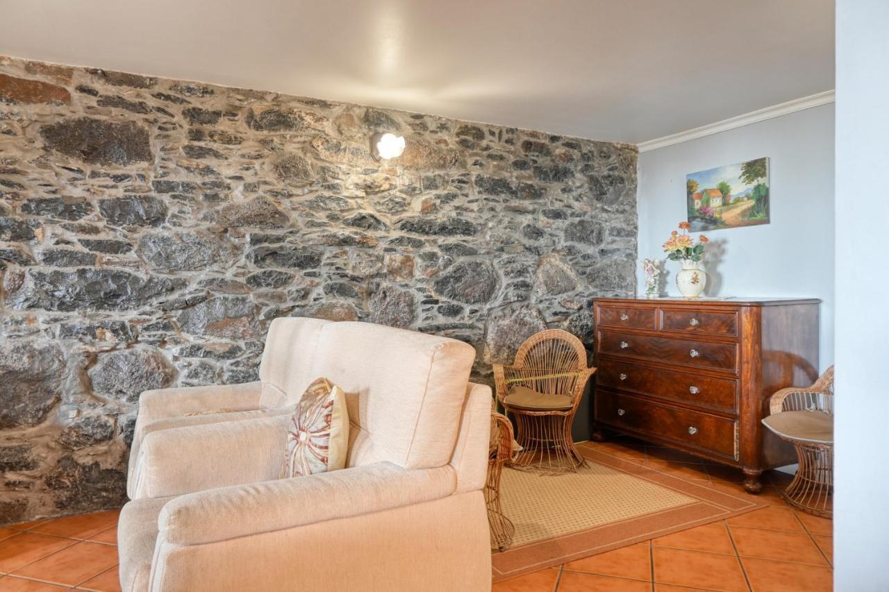 Casa Do Pombal, A Home In Madeira アルコ・ダ・カリェタ エクステリア 写真